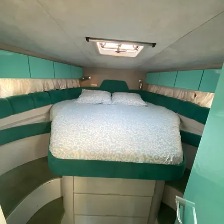 Experience A Bord A Sur Un Cranchi Mediterranee 40 Botel